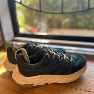 Hoka Anacapa Breeze, men’s size 9 D